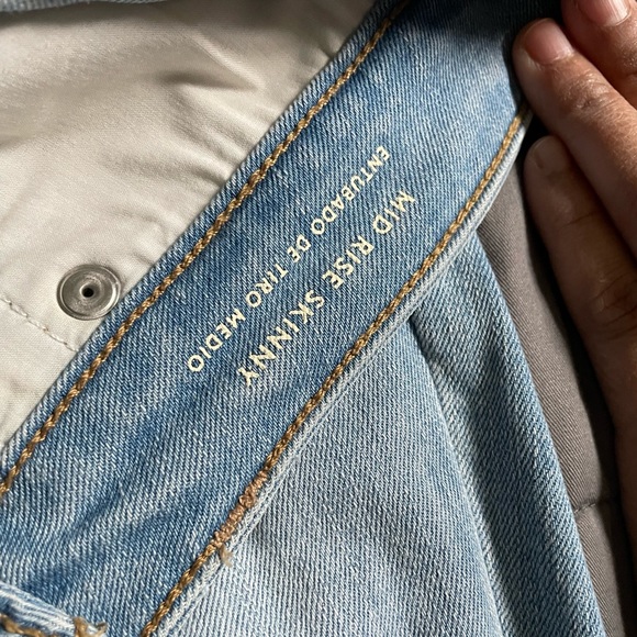 Universal Thread Midrise Jeans - Picture 5 of 9